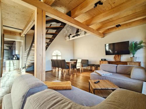 Buhlau Apartment | Große Galeriewohnung mit Whirlpool, Kamin & Fasssauna - Hexenburg bei Dresden