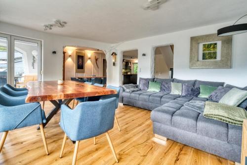Triberg im Schwarzwald Apartment | Große Wohnung am Wald mit Aussicht, Sauna, Kaminofen, Grill