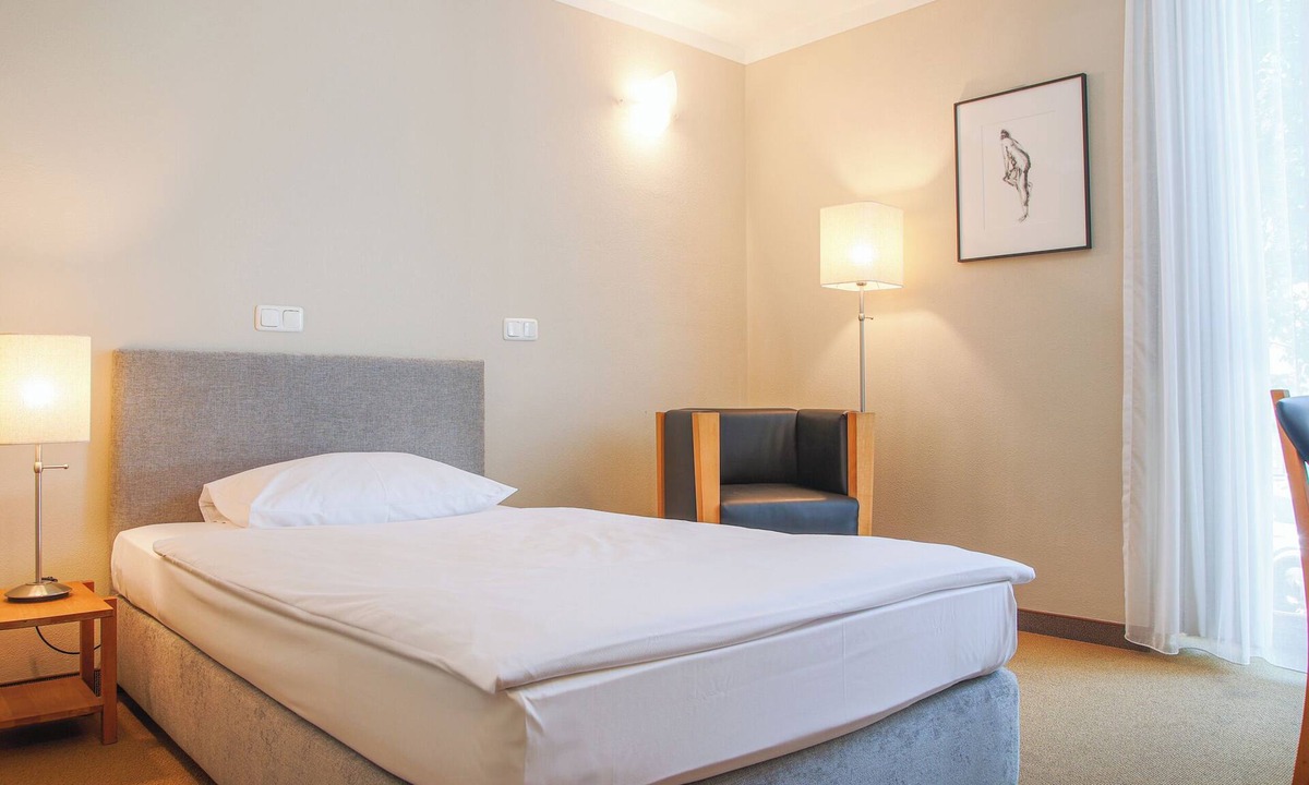 Thierhaupten House | Guest house with pavilion