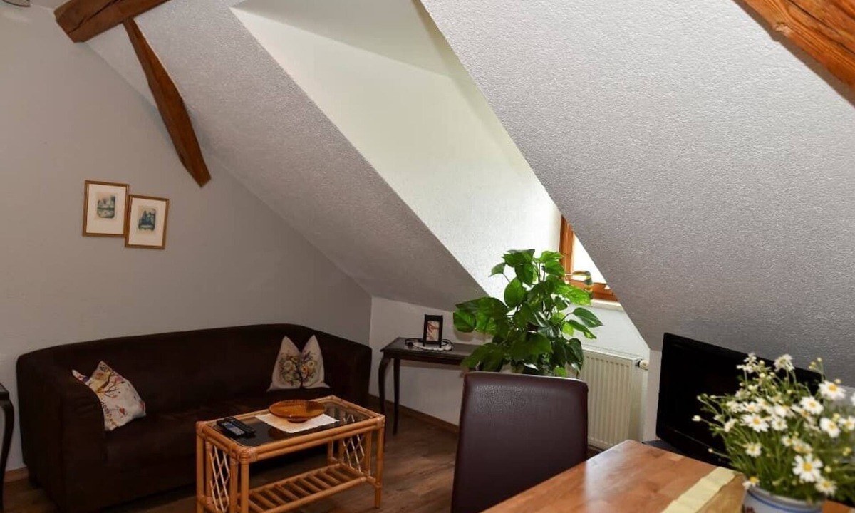 Traitsching Apartment | Hübsche Mansarden-FeWo (30qm) mit Dachgauben für 1-2 Personen
