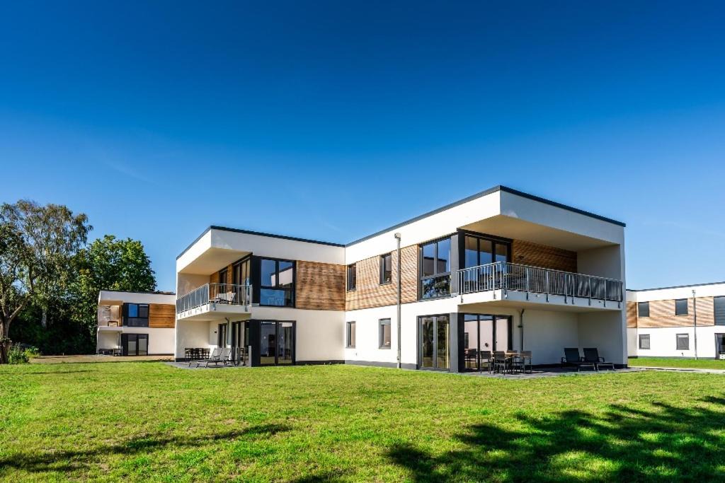 Schwerin Apartment | Hangar 19 Superior Apartment mit Terrasse und Garten H7W1