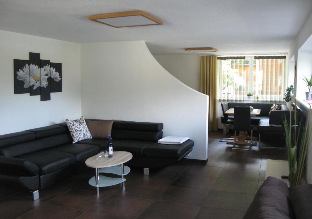 Ried im Oberinntal Apartment | Haus am See