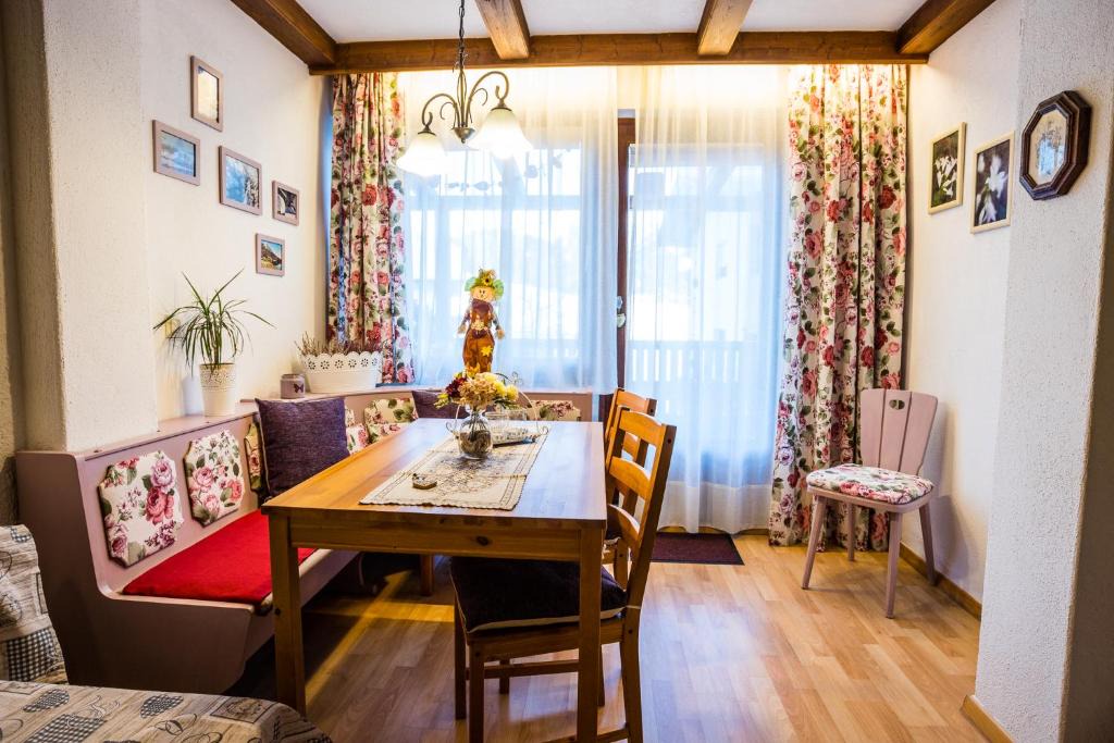 Seefeld in Tirol Apartment | Haus Frank Apartment nr 7 by MoniCare
