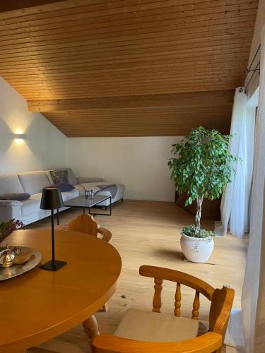 Sonnen Apartment | Haus Hochland - Großzügige Alpenwohnung im Dachgeschoss
