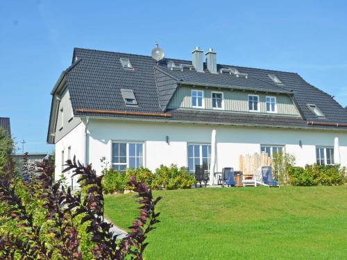 Alt Reddevitz Apartment | Haus Mönchgut - Haushälfte 1 "Feuerstein"