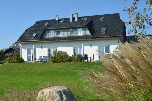 Alt Reddevitz Apartment | Haus Mönchgut - Haushälfte 2 "Findling"