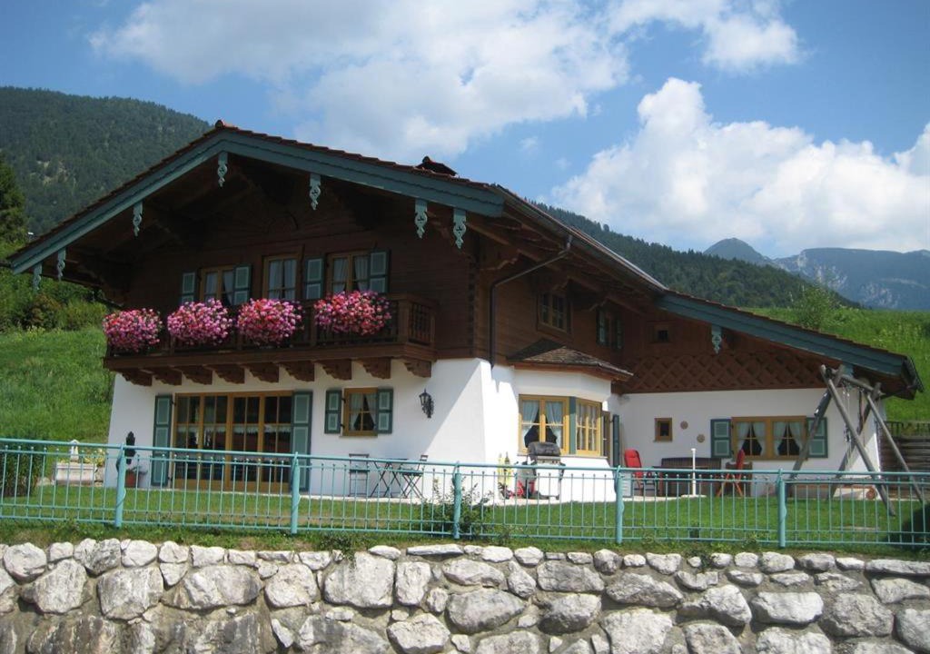 Weissbach an der Alpenstrasse Apartment | Haus Regina
