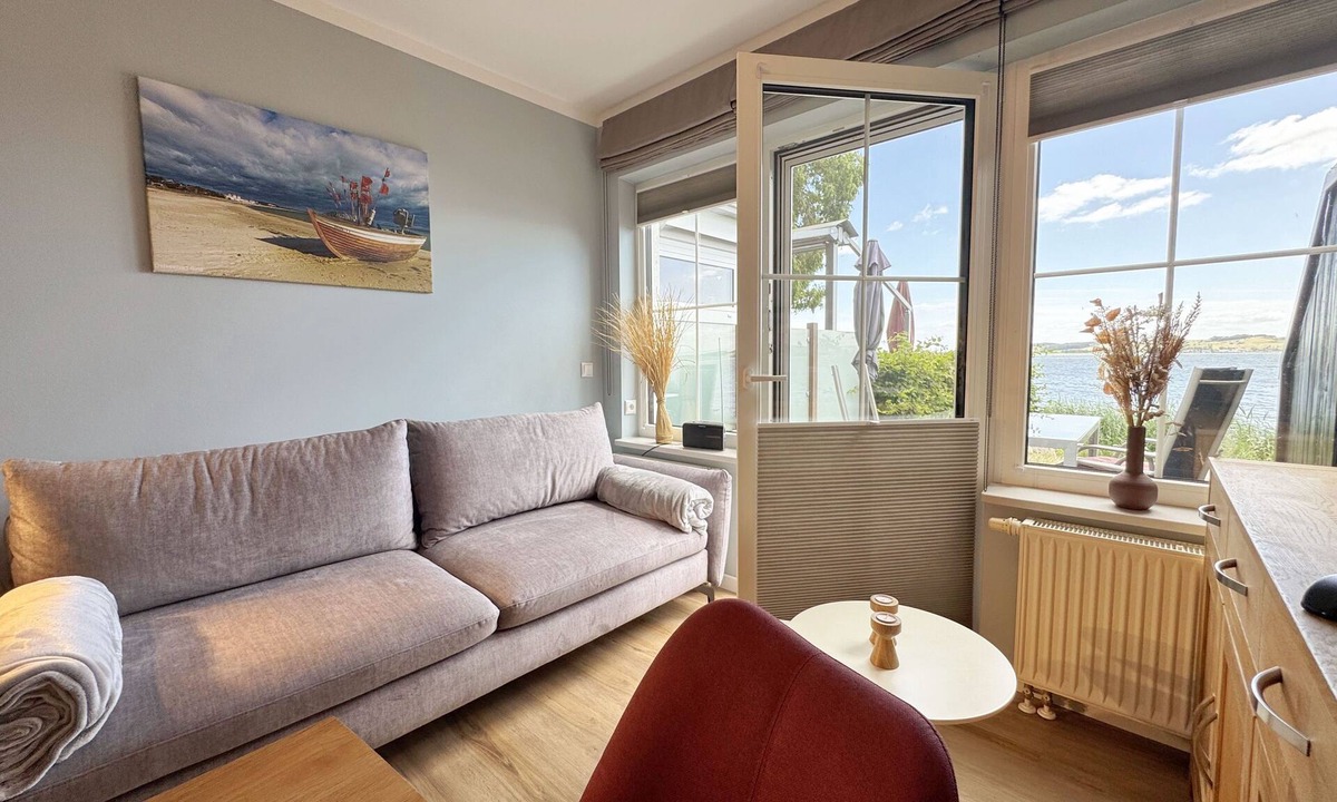 Alt Reddevitz Apartment | Haus Seeblick Whg 01 mit Terrasse - CL: Haus Seeblick mit 9 Wohnungen