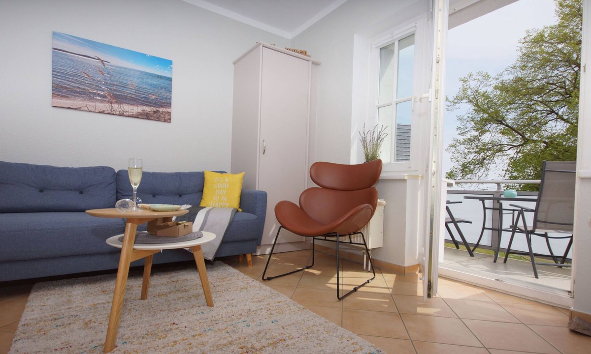 Alt Reddevitz Apartment | Haus Seeblick Whg 06 mit Balkon und Seeblick - CL: Haus Seeblick mit 9 Wohnungen