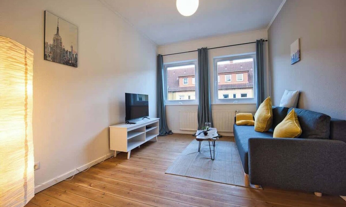 Marli/Brandenbaum Apartment | HejU Quiet Apt Near Altstadt w/Parking & Bathtub