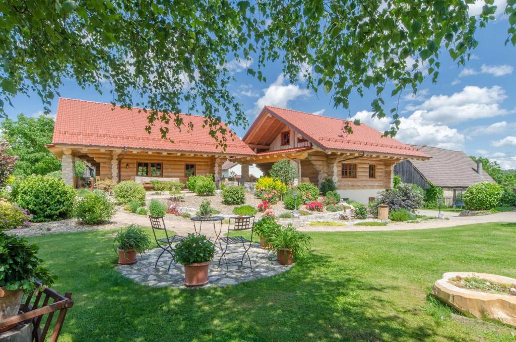 Tragweis Resort | Heumanns Blockhaeuser am Wald