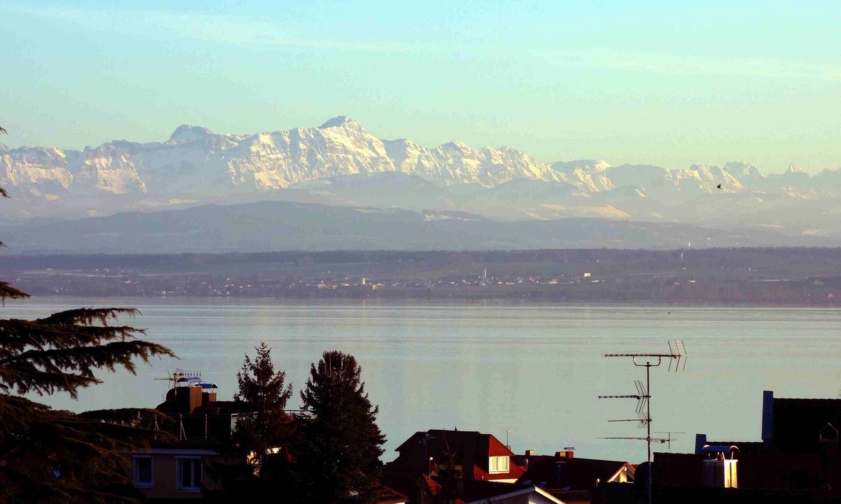 Meersburg Condo | High quality apartment with balcony and stunning lake and Alpine views