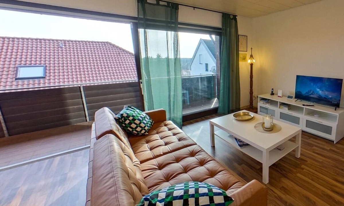 Brochterbeck Apartment | Hillside Apartment with Garden and Balcony