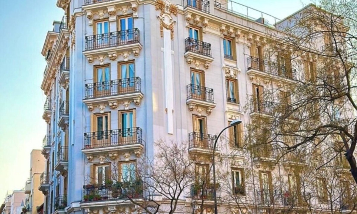 Embajadores Apartment | Historic Madrid Center, Cozy 2-bedroom w LIFT, Kitchen, AC, EZ Self Check In!