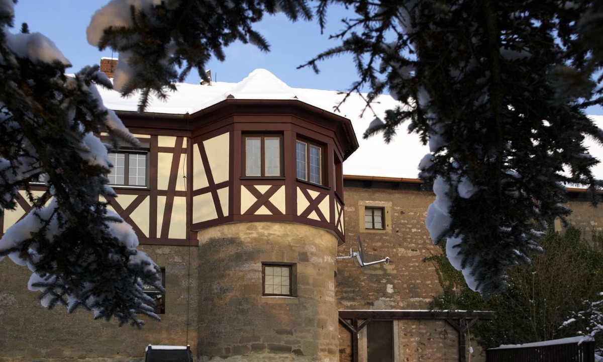 Erlabronn Apartment | Historic manor in the Steigerwald with swimming pool and sauna