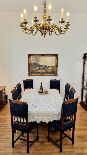 Lubstorf Apartment | Historisches Ambiente im Fürstenbahnhof Lübstorf