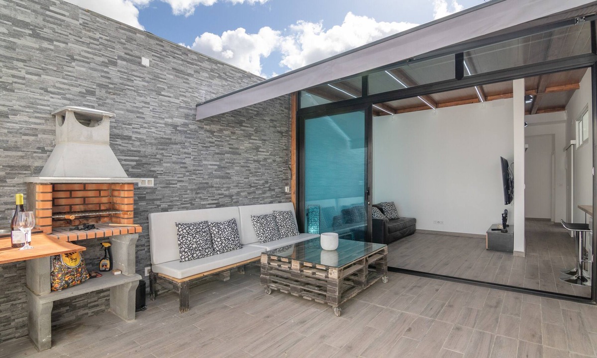 Las Palmas de Gran Canaria House | Holiday Home 'La Lajita' with Sea View, Private Terrace & Wi-Fi