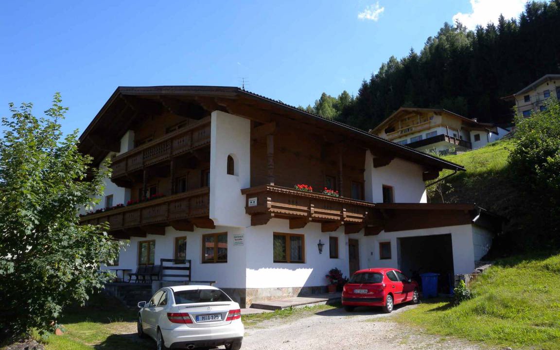 Kaltenbach Apartment | Holiday apartment with balcony close to the centre