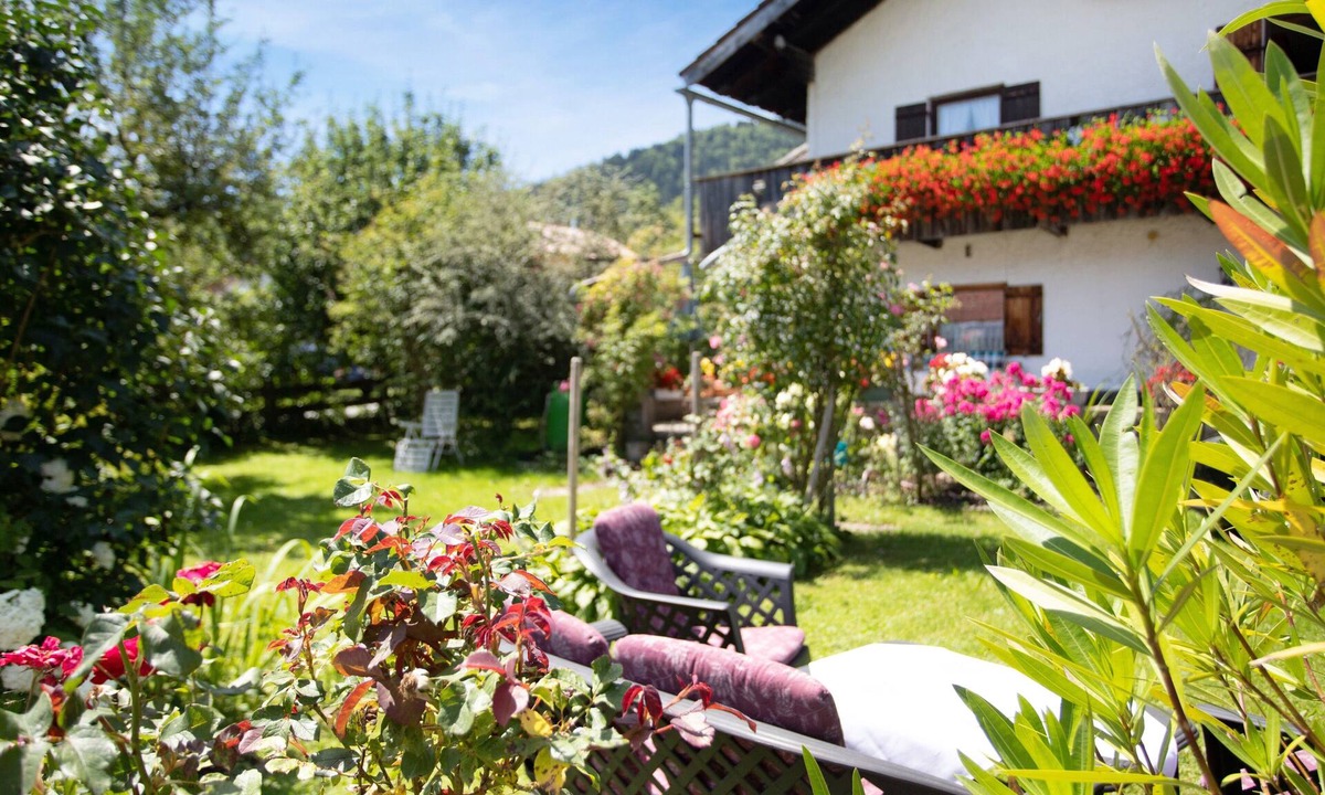 Fischbachau Apartment | Holiday Apartment 'Almröserl' with Mountain View, Balcony and Wi-Fi