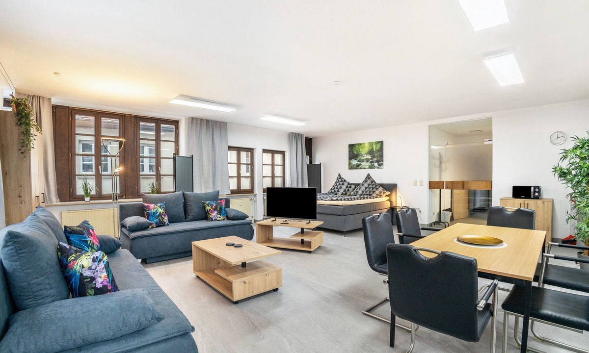 Pottenstein Apartment | Holiday Apartment 'Am Marktplatz' with Valley View and Wi-Fi