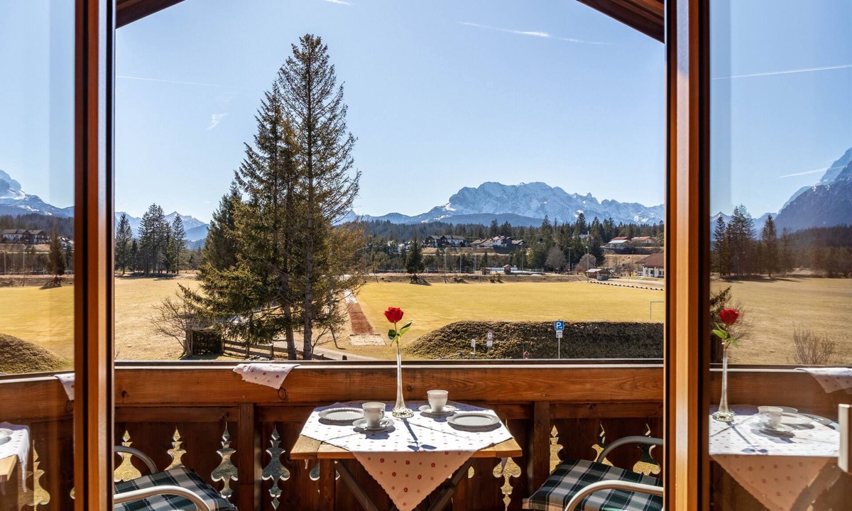 Kruen Apartment | Holiday Apartment 'Alpenblick Tilly - Walchensee' with Mountain View, Shared Garden and Wi-Fi