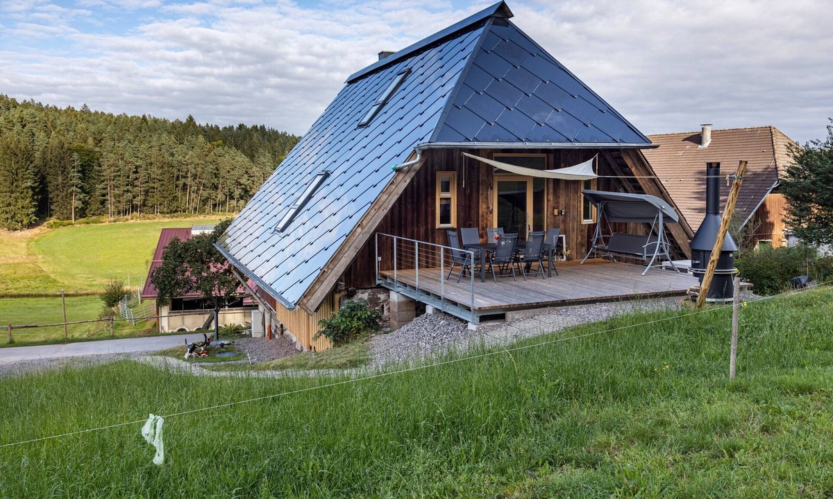 Sankt Georgen im Schwarzwald Apartment | Holiday Apartment 'Hiesle' with Private Terrace, Sauna, Balcony and Wi-Fi