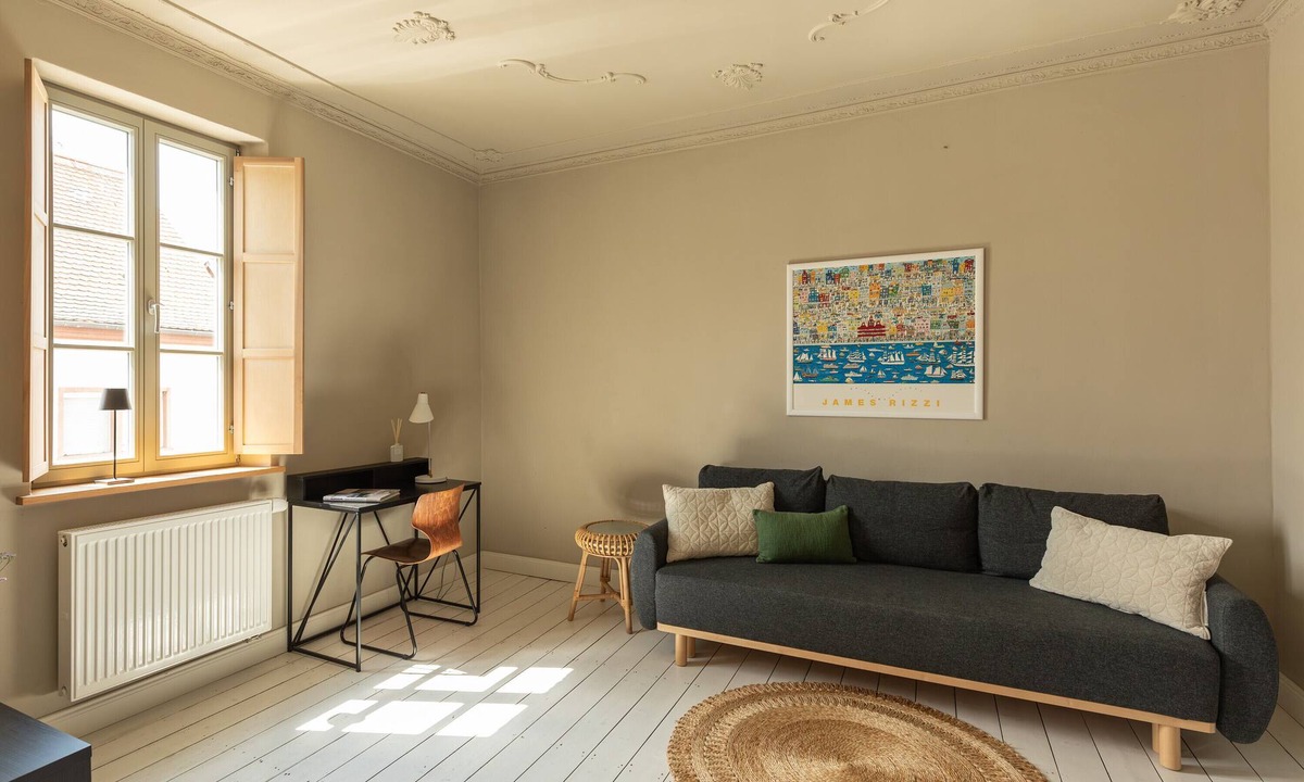Grossostheim Apartment | Holiday Apartment 'Eckhaus - Fireplace' with Shared Area (Courtyard) and Wi-Fi