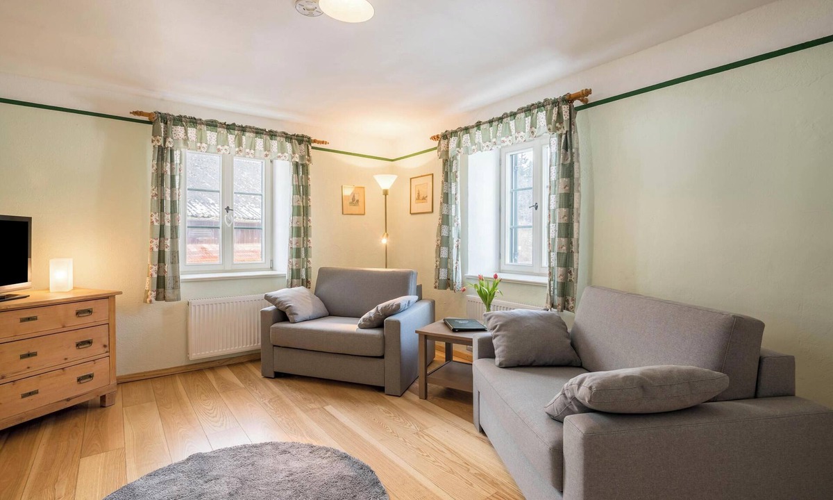 Seeshaupt Apartment | Holiday Apartment "Försterstüberl" with Wi-Fi and Terrace