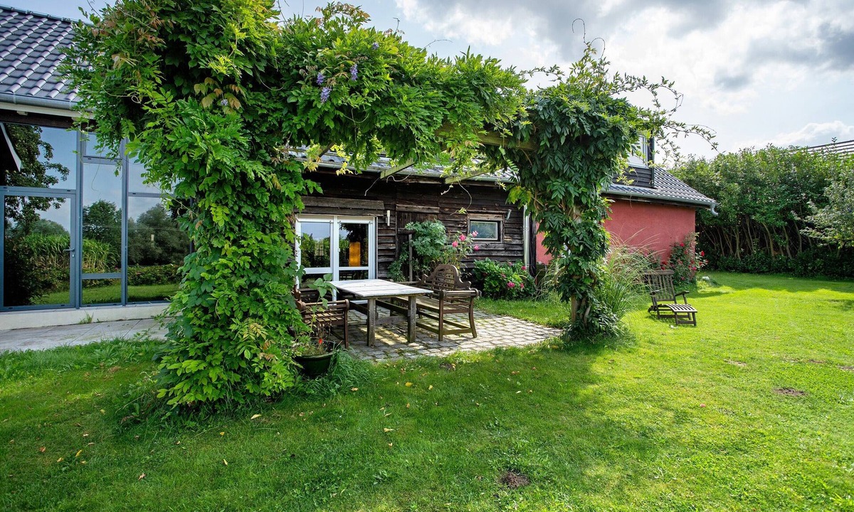 Mellenthin Apartment | Holiday Apartment 'Ferienhaus Usedom Achterland' with Lake View, Private Terrace and Wi-Fi