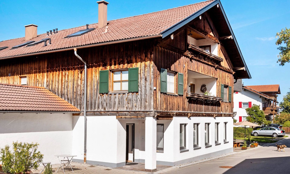 Rosshaupten Apartment | Holiday Apartment Götz, Accessible with Private Terrace.