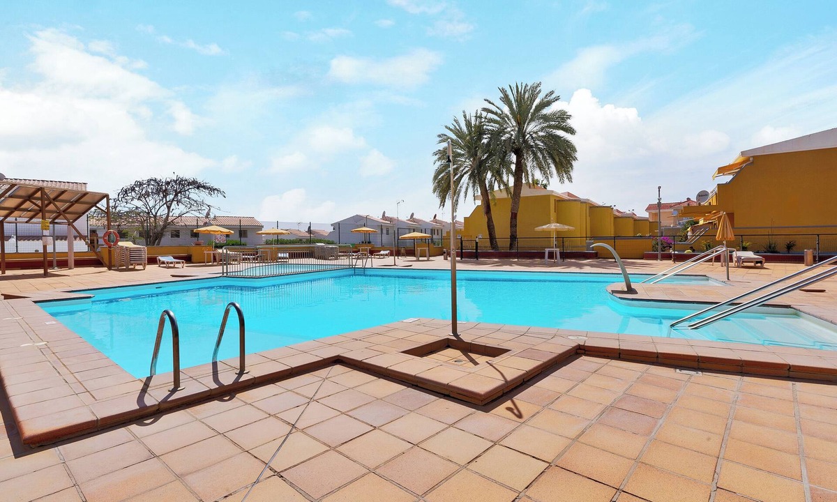 Sonnenland Apartment | Holiday Apartment 'Modern Triplex Sonneland' with Sea View and Shared Pool
