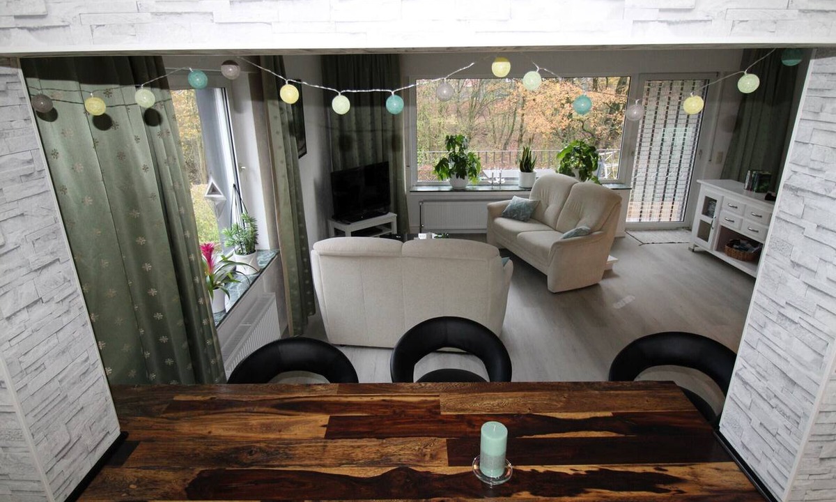 Korbecke Apartment | Holiday Apartment 'Möhneblick' with Shared Garden, Balcony and Wi-Fi