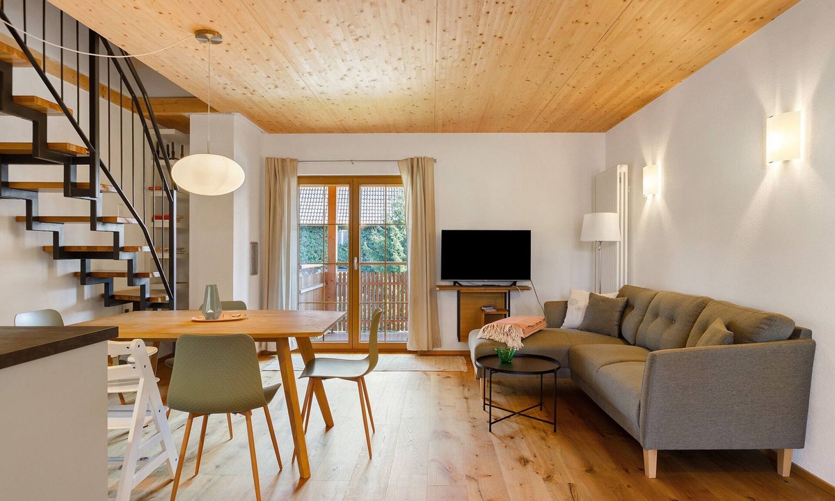 Ohningen Apartment | Holiday Apartment Obsthof am See with Shared Garden, Balcony and Wi-Fi
