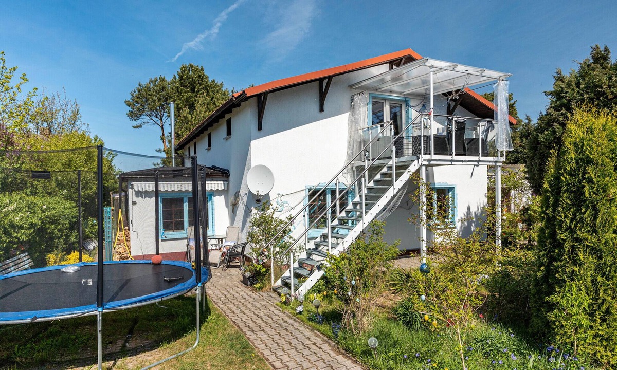 Kroeslin Apartment | Holiday Apartment 'Ostseeblick' with Sea View, Shared Terrace and Wi-Fi