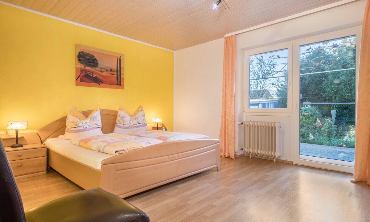 Langenargen Apartment | Holiday Apartment 'Sonnenschein' with Terrace, Shared Garden & Wi-Fi