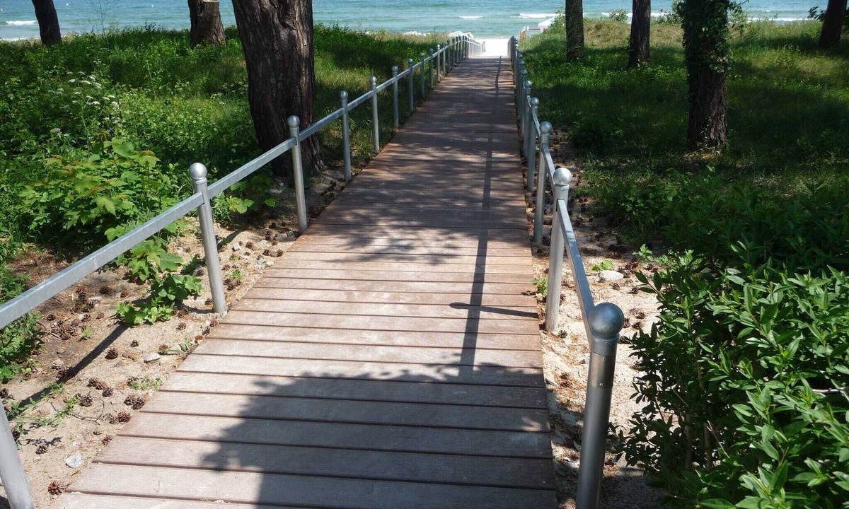 Binz Apartment | Holiday Apartment "Strandhaus Seeblick Binz 11" with Sea View, Private Garden and Wi-Fi