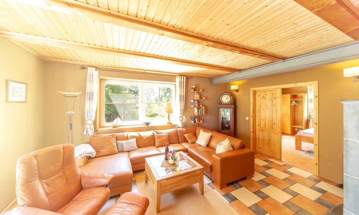 Ummanz Cottage | Holiday EC - Apartments in thatched house