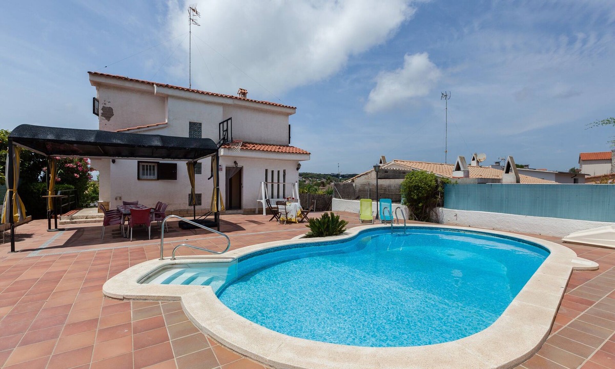 Vilanova I la Geltru House | Holiday Home 'Villa Lilia' with Sea View, Private Pool and Wi-Fi