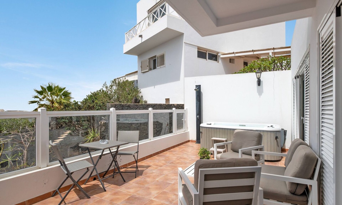 La Asomada House | Holiday Home 'Apartamento Garden' with Sea View, Terrace, Jacuzzi and Wi-Fi