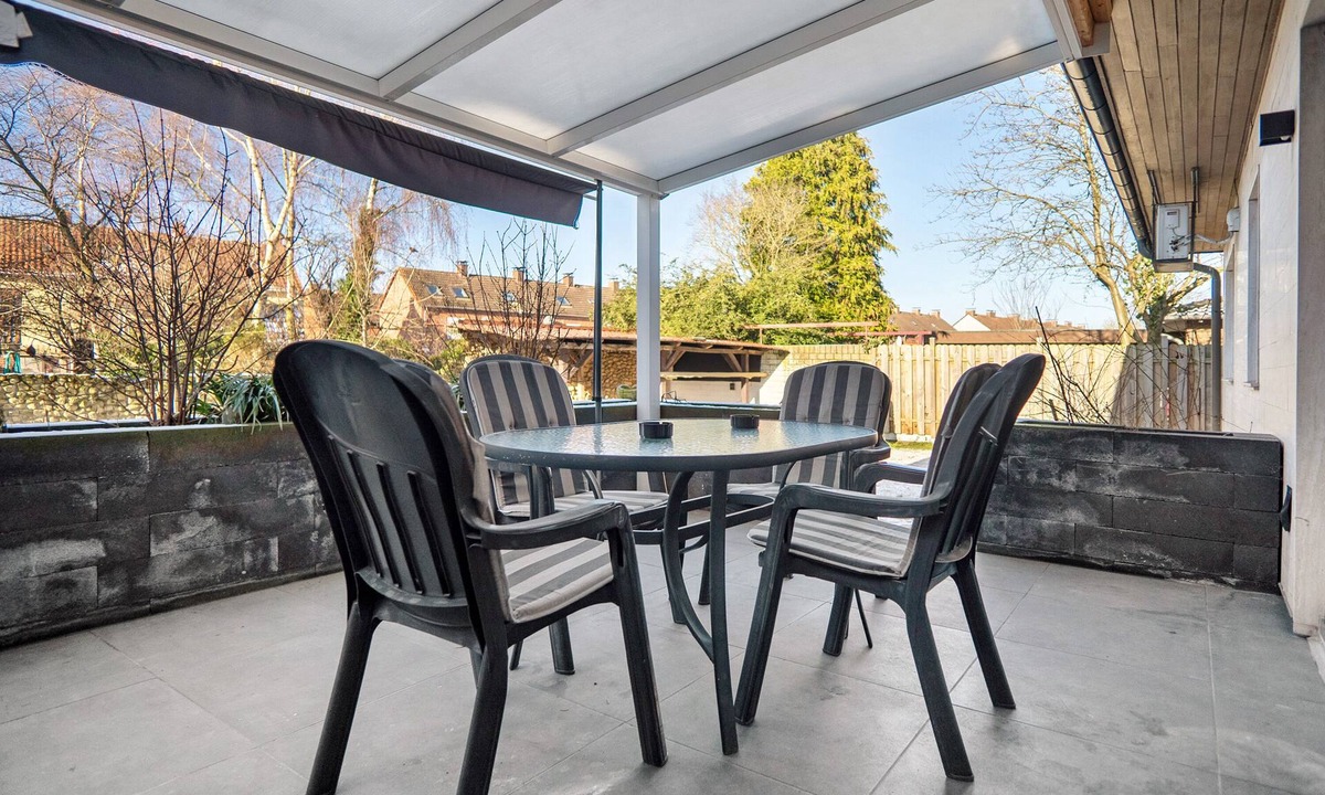 Gronau House | Holiday Home 'Bungalow Mit Sauna Und Garten' with Private Terrace, Private Garden