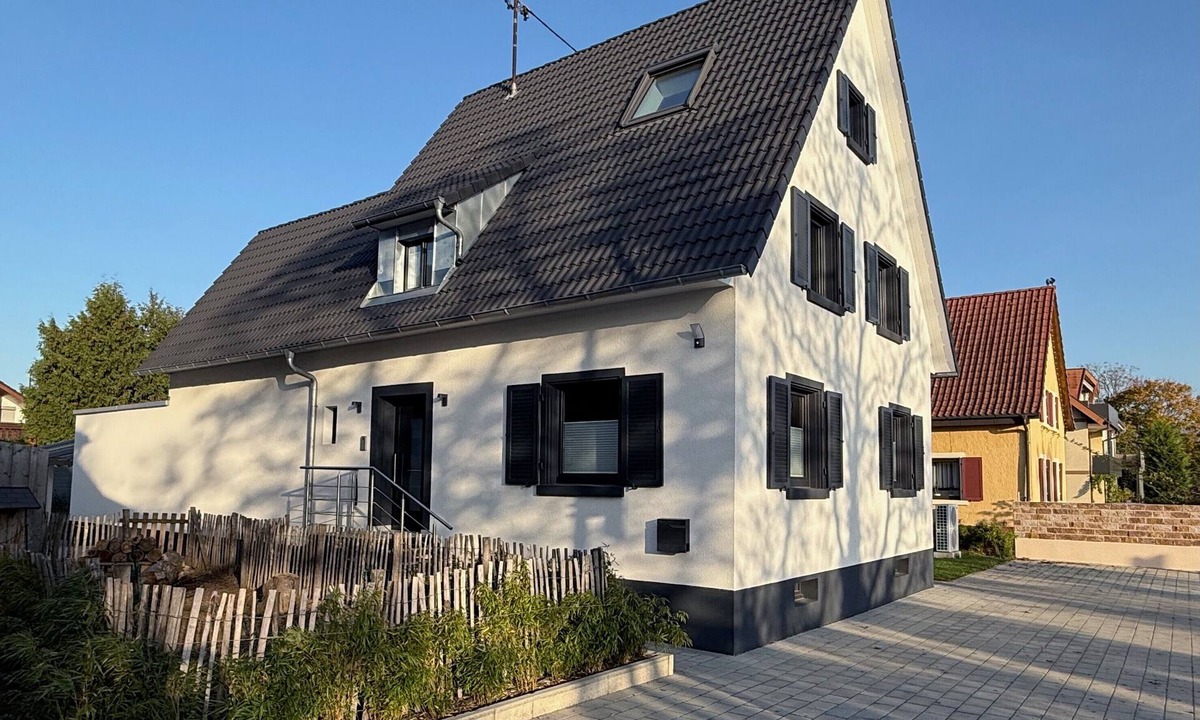 Neuenburg am Rhein House | Holiday Home 'Hq16 - Modern' with Private Terrace, Balcony and Wi-Fi