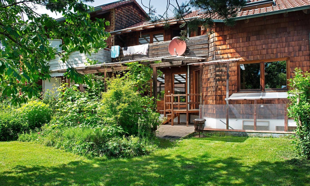 Wahlwies House | Holiday Home with Private Terrace, Private Garden and Wi-Fi