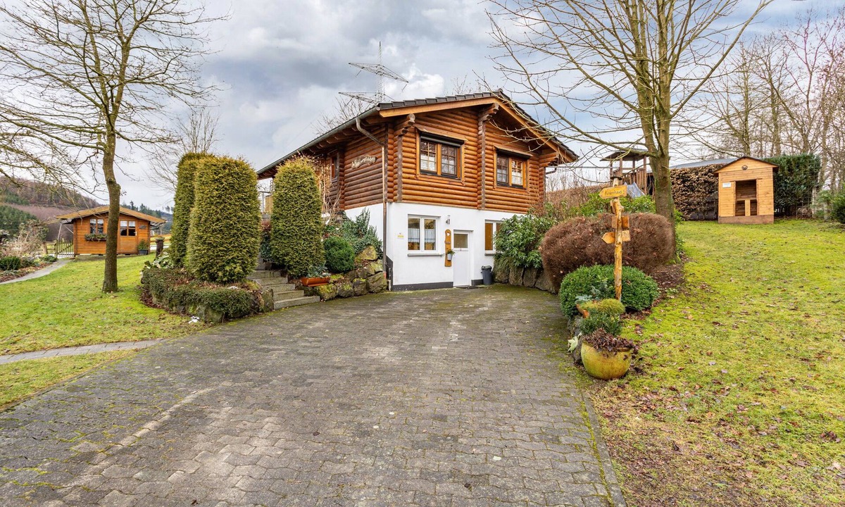 Sundern House | Holiday Home 'Hohlwegstübchen' with Shared Terrace, Shared Garden and Wi-Fi