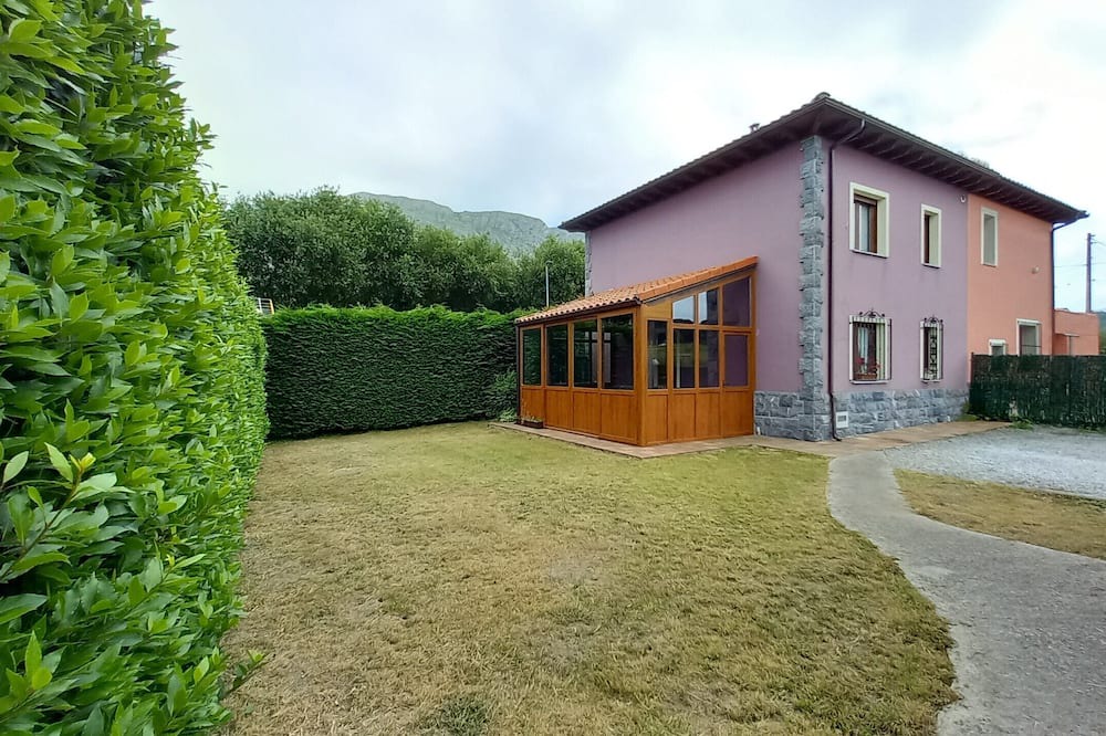 La Portilla House | Holiday Home 'El Cañu' with Mountain Views, Private Terrace and Wi-Fi