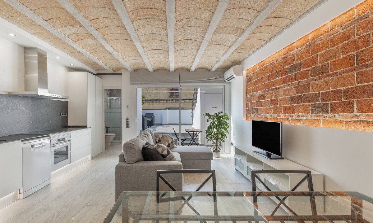 Canet de Mar House | Holiday Home 'El Racó Del Mas' with Private Terrace, Wi-Fi and Air Conditioning
