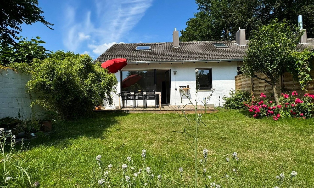 Ahaus House | Holiday Home 'Ferienhaus Ahaus' with Private Terrace, Private Garden and Wi-Fi