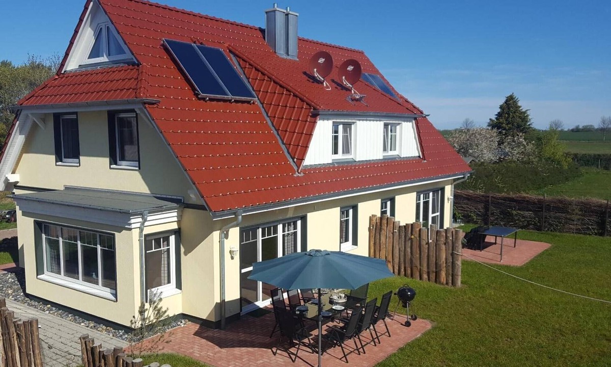 Breege House | Holiday Home Hühnergott with Sauna, Fireplace and Garden