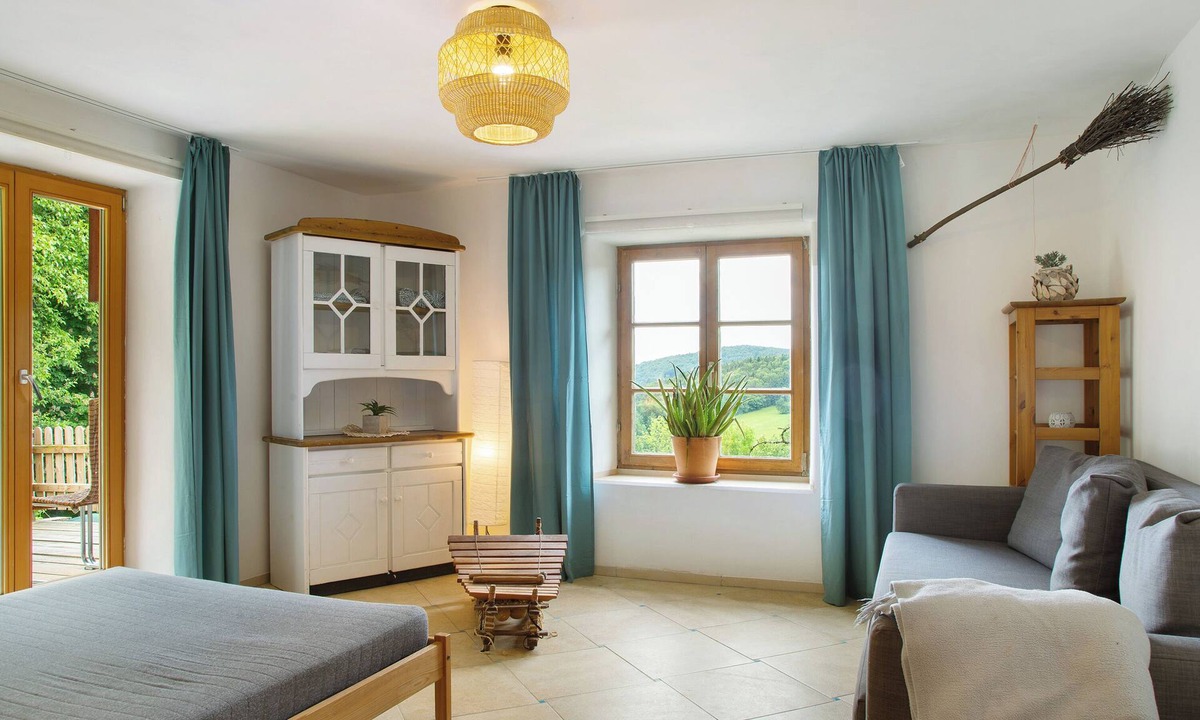 Schoellnach Apartment | Holiday Home 'Landhaus Am Eselhof Daxstein' with Mountain View and Wi-Fi