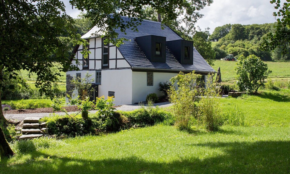 Brilon House | Holiday Home 'Michels Mühle - Wieder Land Sehen' with Private Terrace, Private Garden and Wi-Fi