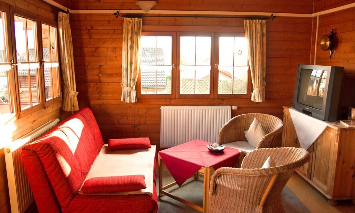 Glosingen House | Holiday Home 'Pöttgen' with Shared Terrace, Private Garden and Wi-Fi